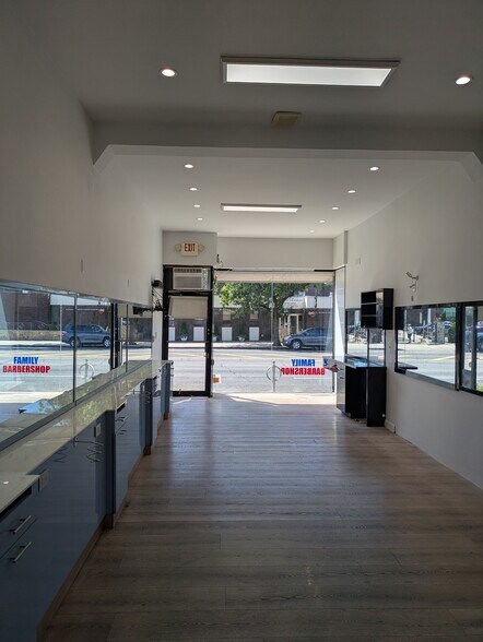 More Photos Of 19613 Northern Blvd, Flushing Storefront For Lease