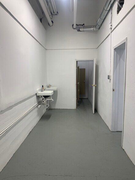 More Photos Of 375 Fairfield Ave, Stamford Manufacturing For Lease