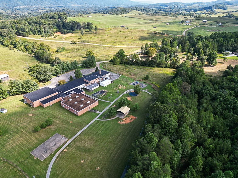 More Photos Of 3500 W Pines Rd, Greeneville Schools For Sale