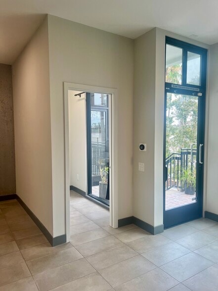 More Photos Of 5748-5752 E 2nd St, Long Beach Storefront Retail Office For Lease