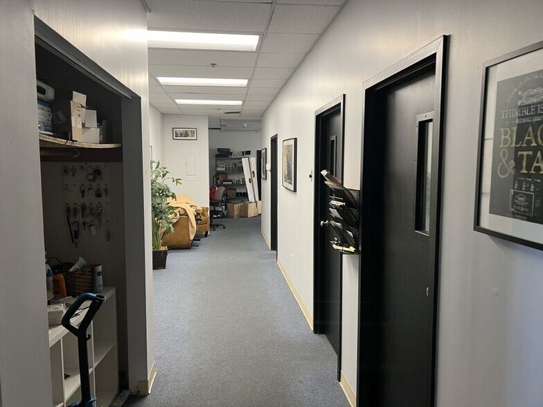 More Photos Of 16 Business Park Dr, Branford Warehouse For Lease