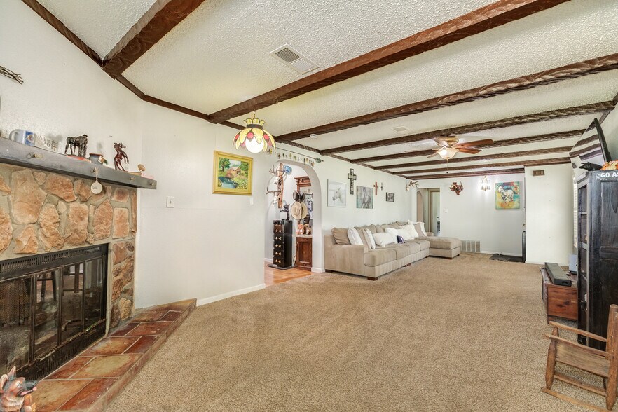 More Photos Of 2230 Nancy St, Alvin Specialty For Sale