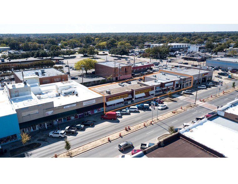 More Photos Of 220 W Jefferson Blvd, Dallas Storefront Retail Office For Lease