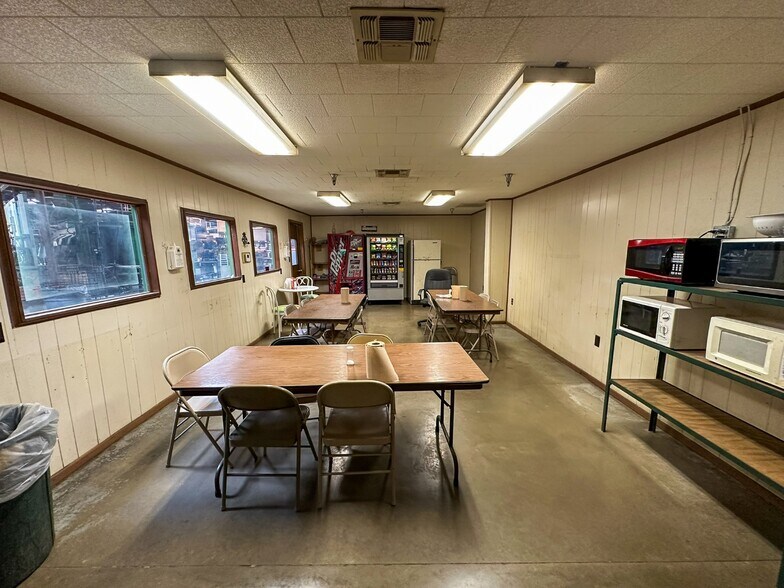 More Photos Of 101 Anvil St, Jacksonville Warehouse For Sale