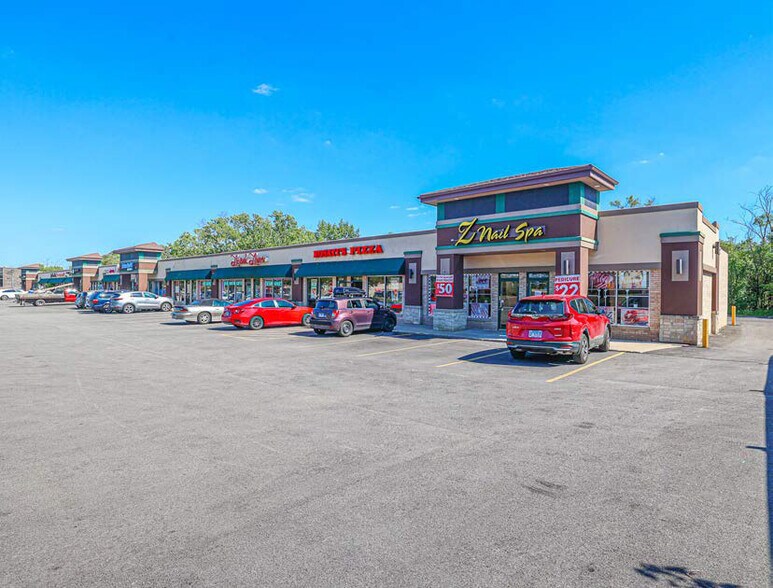 More Photos Of 701-743 E Roosevelt Rd, Lombard Unknown For Lease