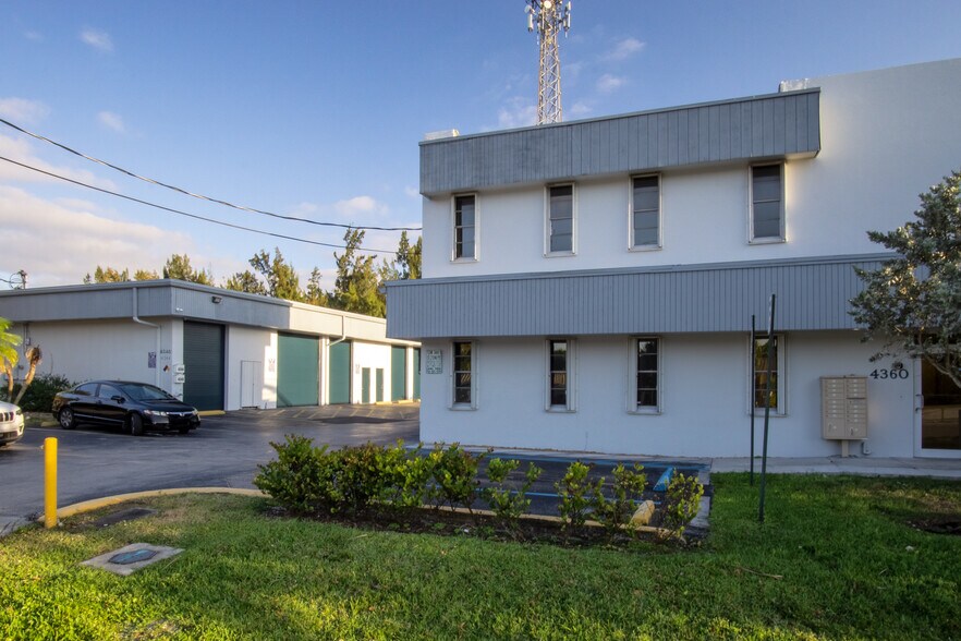 More Photos Of 4202-4214 Peters Rd, Fort Lauderdale Unknown For Lease