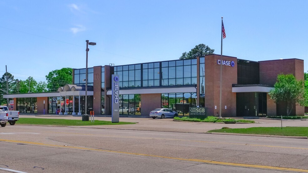 More Photos Of 1935 Airline Dr, Bossier City Bank For Sale