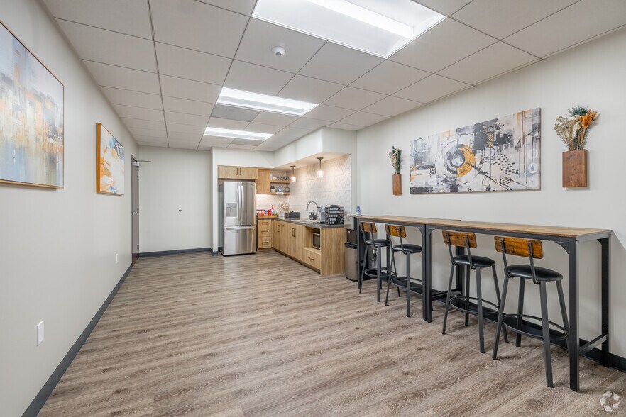 More Photos Of 15335 Morrison St, Sherman Oaks Office For Lease