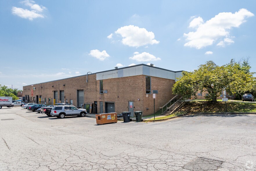 Primary Photo Of 7901 Yarnwood Ct, Springfield Warehouse For Lease