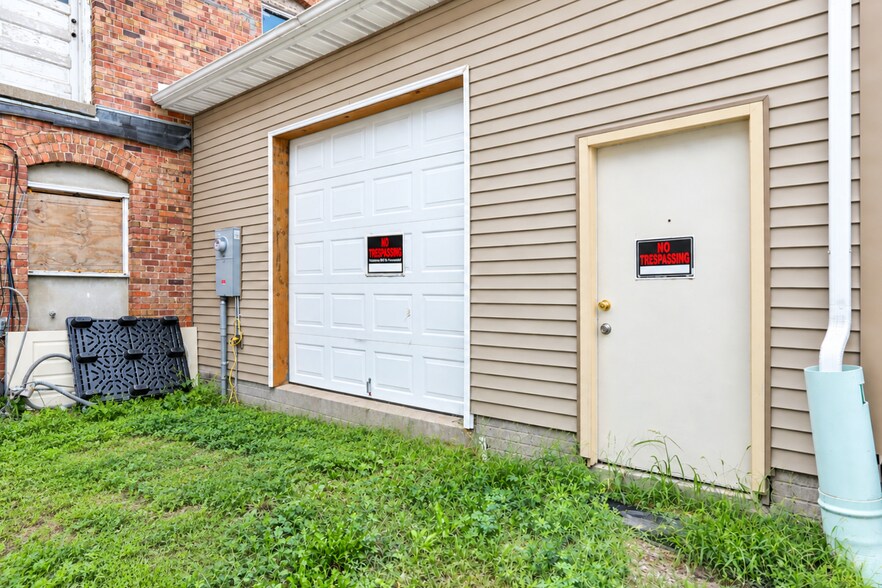 More Photos Of 1304 2nd St, Perry Storefront For Sale