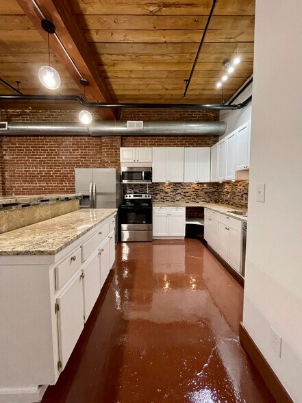 More Photos Of 555 Whitehall St SW, Atlanta Distribution For Lease