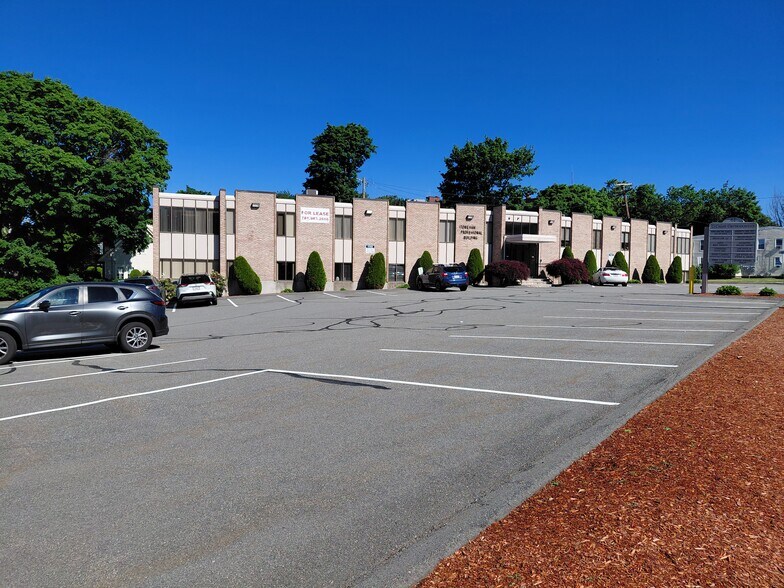 More Photos Of 61 Main St, Stoneham Medical For Lease