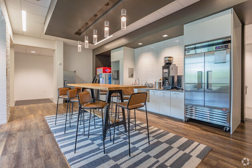 More Photos Of 65 Fairchild St, Charleston Office For Lease