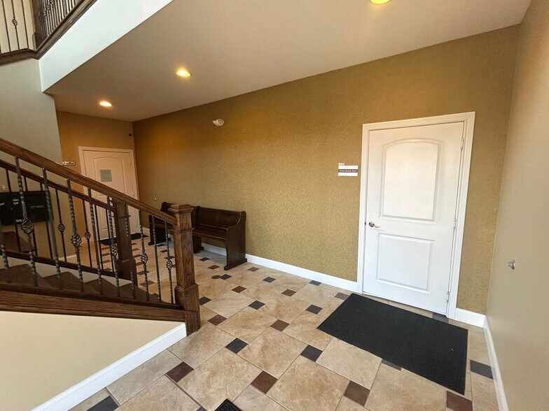 More Photos Of 5082-5086 Wooster Rd, Cincinnati Medical For Sale