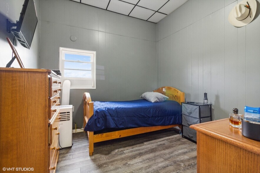 More Photos Of 309 E Walnut St, Oglesby Restaurant For Sale