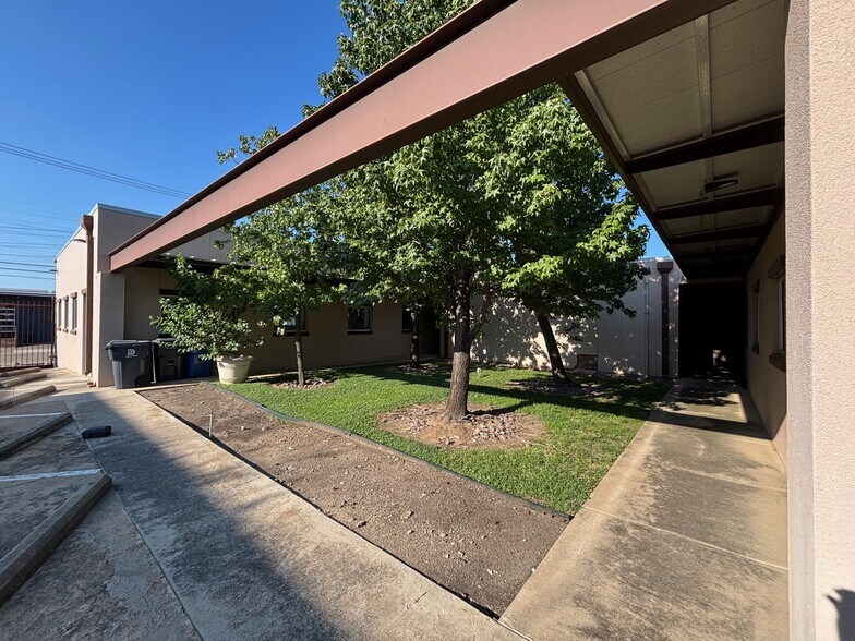 More Photos Of 801 Core St, Dallas Freestanding For Sale