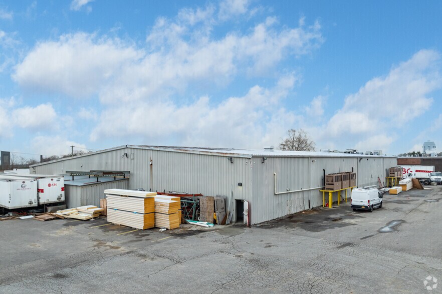 More Photos Of 50 Inez Dr, Bay Shore Warehouse For Lease