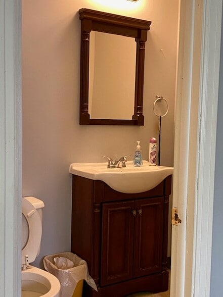 More Photos Of 125 W Seneca St, Manlius Office For Lease