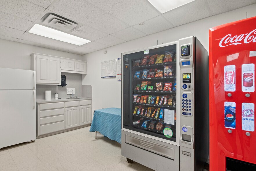 More Photos Of 412 Texas Highway 37, Mount Vernon Medical For Sale