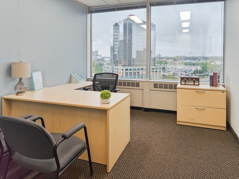 More Photos Of 2 Robert Speck Pky, Mississauga Coworking Space