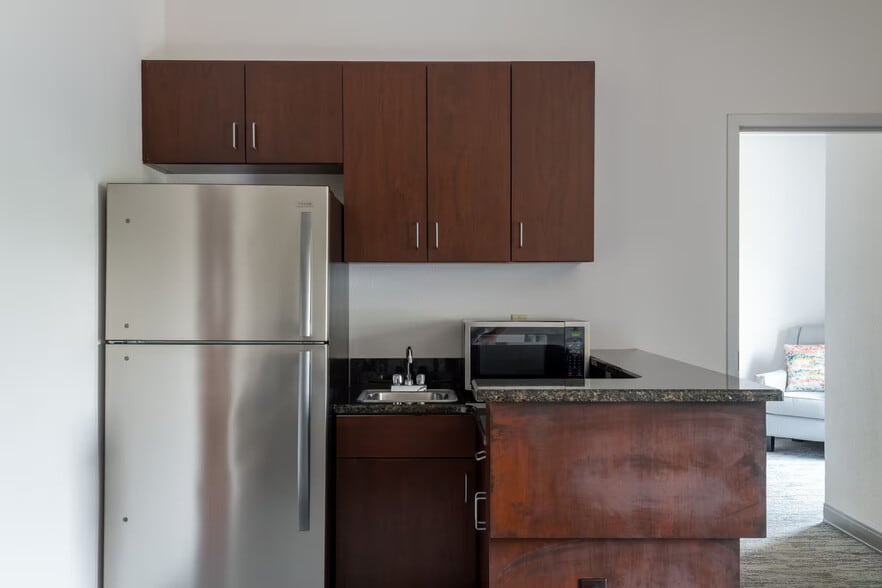 More Photos Of 1978 Village Green Way, Tallahassee Hotel For Sale