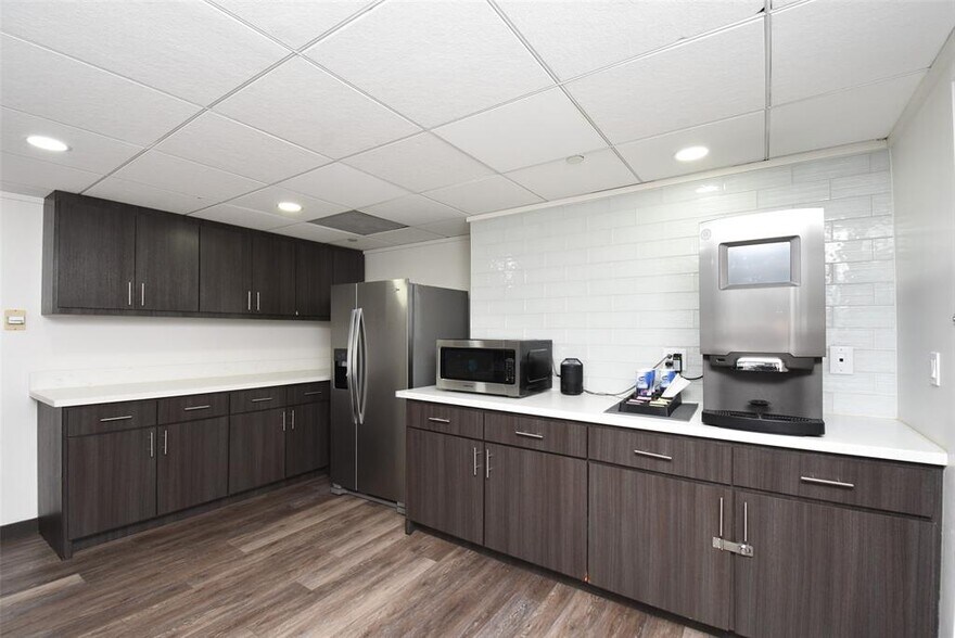 More Photos Of 2016 Main St, Houston Apartments For Sale