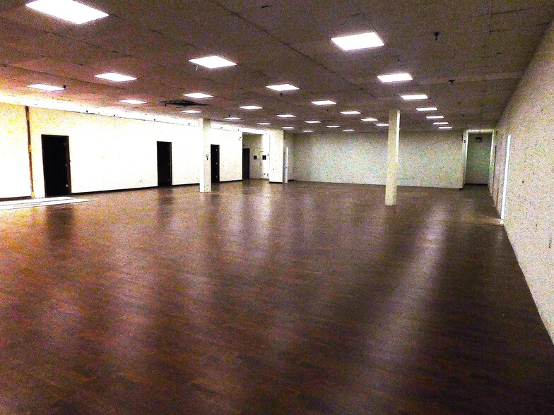 More Photos Of 2413-2419 W Jefferson St, Joliet Freestanding For Lease