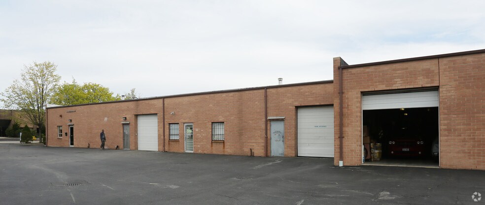 More Photos Of 66 E Jefryn Blvd, Deer Park Manufacturing For Lease