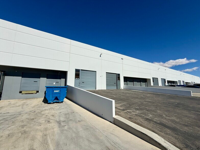 More Photos Of 6180 North Hollywood Blvd, Las Vegas Warehouse For Lease