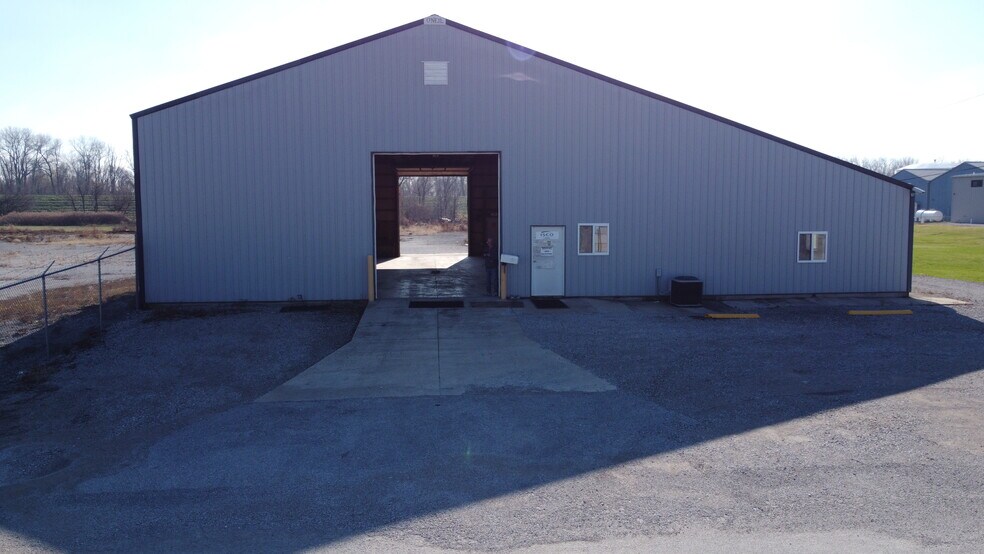 More Photos Of 2324 Kearbey Ln, South Roxana Truck Terminal For Lease