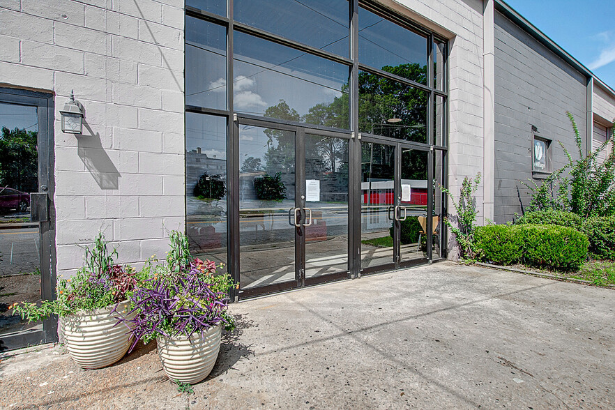 Primary Photo Of 3418 Dogwood Dr, Hapeville Religious Facility For Sale