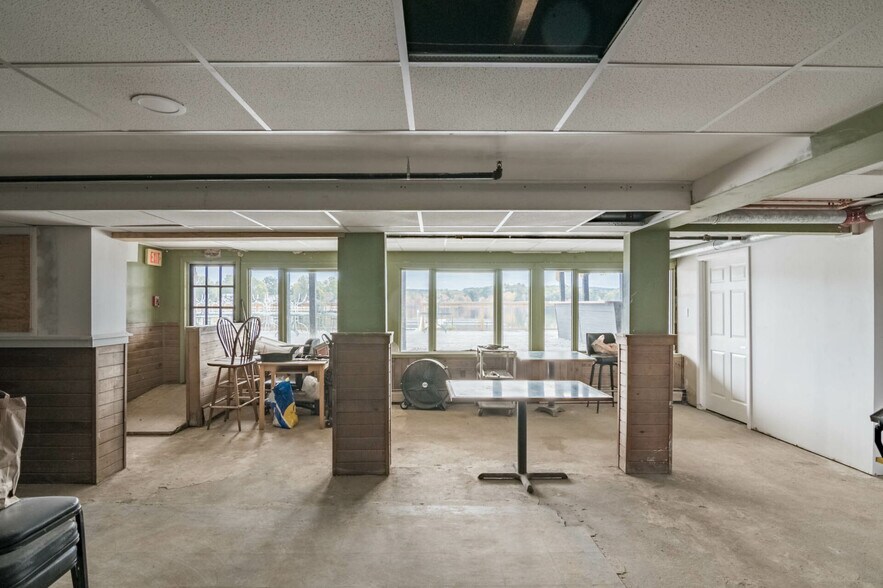 More Photos Of 141 Congamond Rd, Southwick Restaurant For Lease