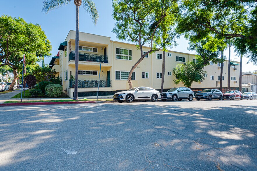 More Photos Of 8130 Norton Ave, West Hollywood Apartments For Sale