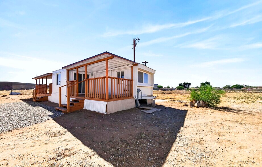 More Photos Of 11398 Bartlett Ave, Adelanto Contractor Storage Yard For Sale