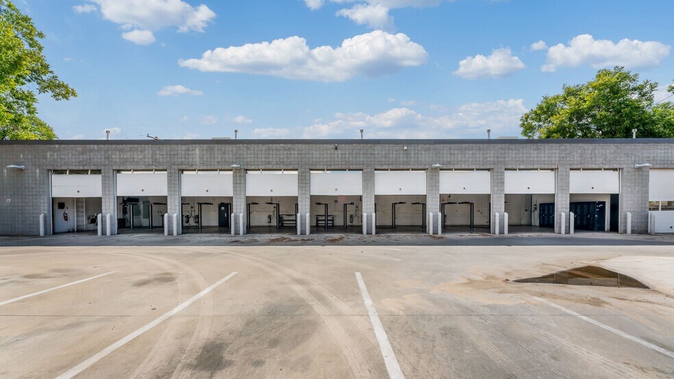 More Photos Of 211 University Drive, Fort Worth Auto Dealership For Sale