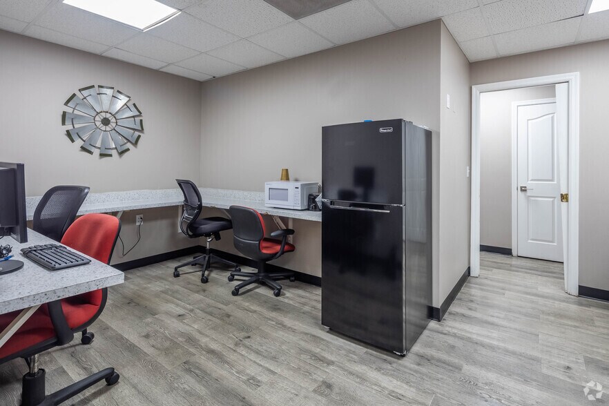 More Photos Of 2328 N US Hwy 19, Holiday Medical For Lease