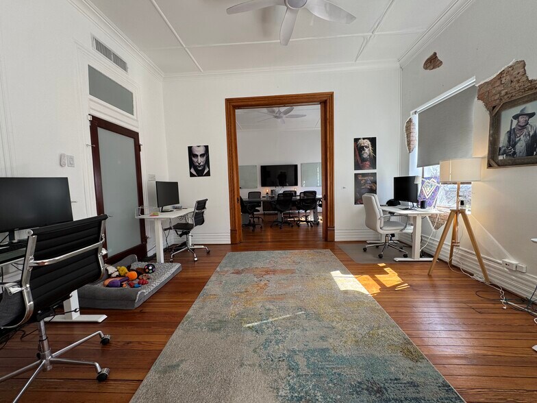 More Photos Of 201 1/2 E Virginia St, McKinney Office For Lease