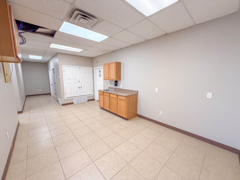 More Photos Of 12718 TX-191, Midland Warehouse For Lease