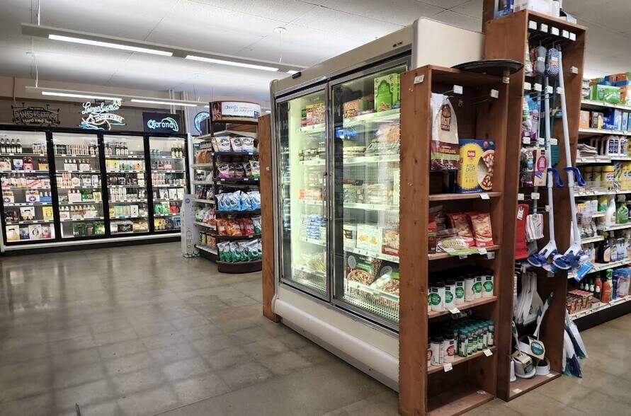 More Photos Of 1026 Main St, Grinnell Supermarket For Sale
