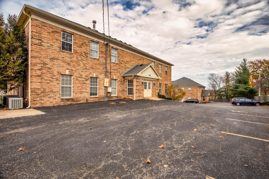 More Photos Of 116 Cliff Cave Rd, Saint Louis Office For Lease