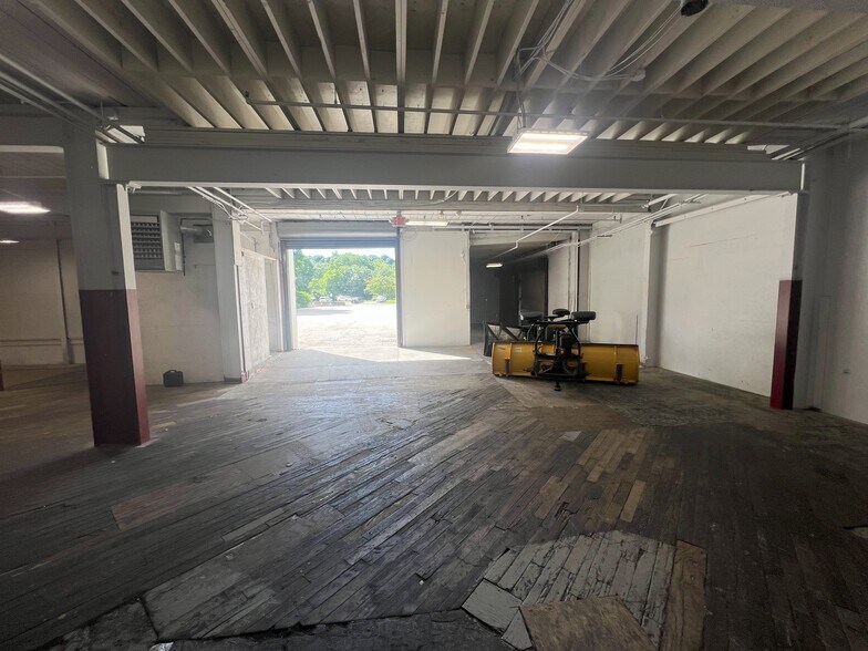More Photos Of 100-240 Barber Ave, Worcester Manufacturing For Lease