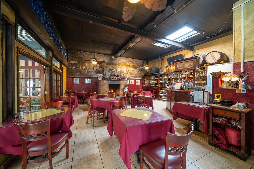More Photos Of 1923 E Broadway, Long Beach Restaurant For Sale