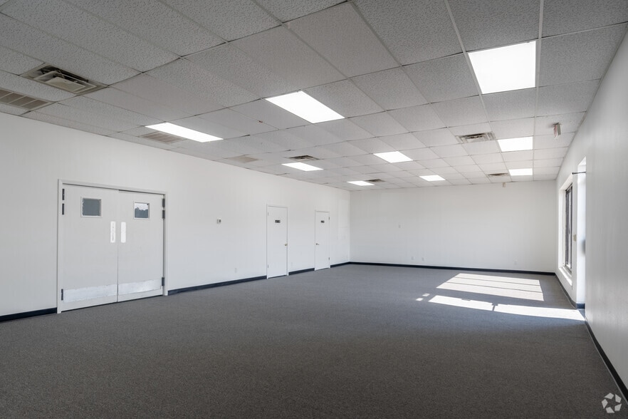 More Photos Of 3910 Warehouse Row, Austin Warehouse For Sale