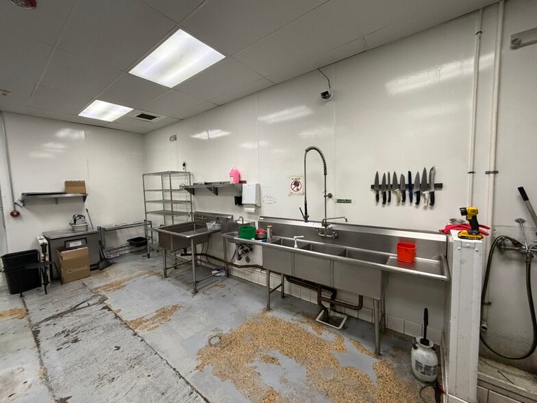 More Photos Of 331 E Weber Ave, Stockton Freestanding For Lease