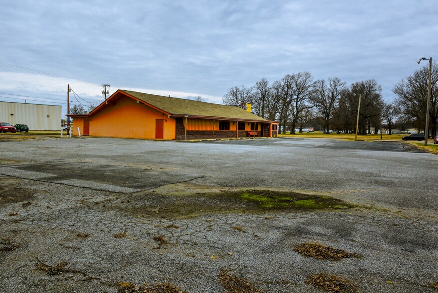 More Photos Of 2701 Irvin Cobb Dr, Paducah Flex For Sale