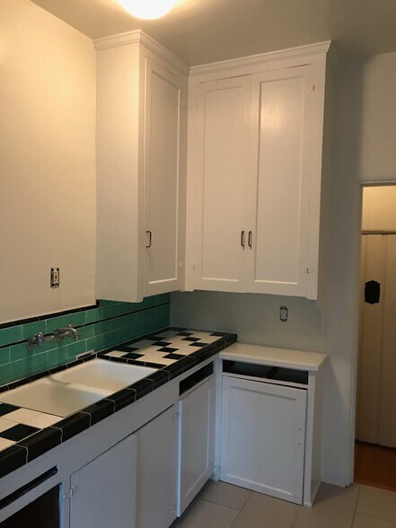 More Photos Of 455 N Sycamore Ave, Los Angeles Apartments For Sale