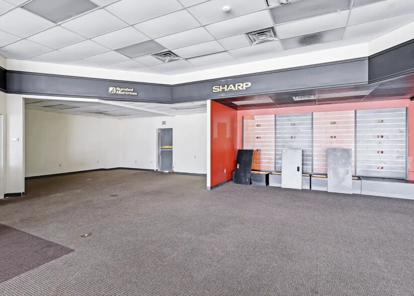 More Photos Of 2111 W Broadway, Louisville Fast Food For Lease