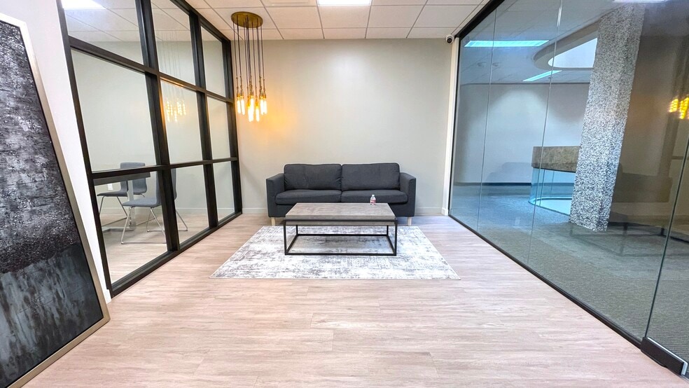 More Photos Of 6100 Corporate Dr, Houston Office For Sale