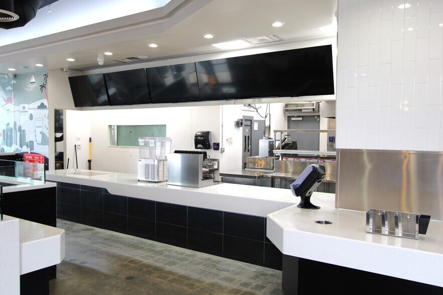 More Photos Of 4850 W Rosecrans Ave, Hawthorne Freestanding For Lease