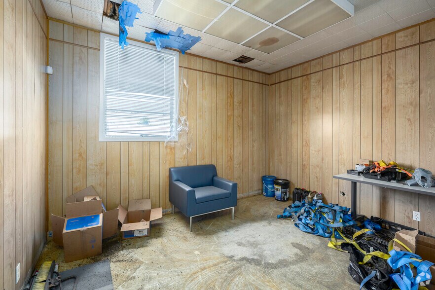 More Photos Of 900 F St, West Sacramento Truck Terminal For Sale